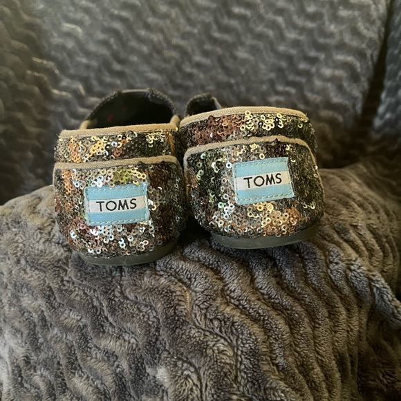 TOMS Herringbone flannel and sequin upper. - Picture 2 of 6